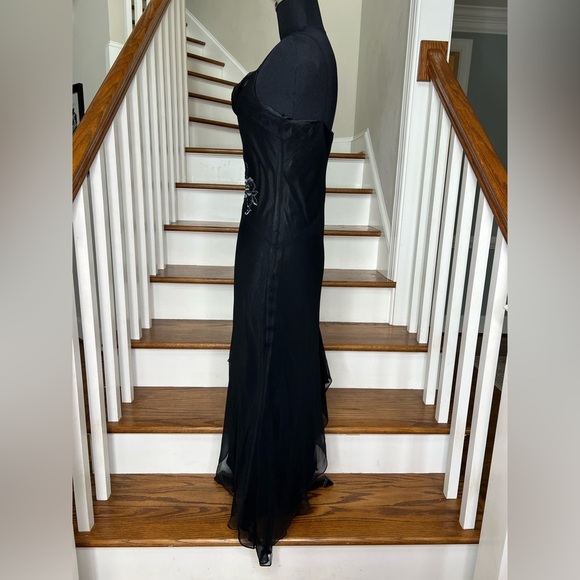White House Black Market Black Silk Beaded Floral Gown — Size 4 flawed - Picture 4 of 9